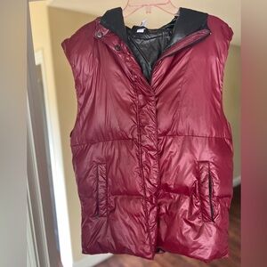 ❤️🖤 Varley : Down Hooded Puffer Vest